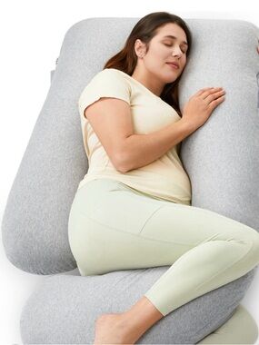 Full-Body Maternity and Pregnancy Pillow — Light Gray